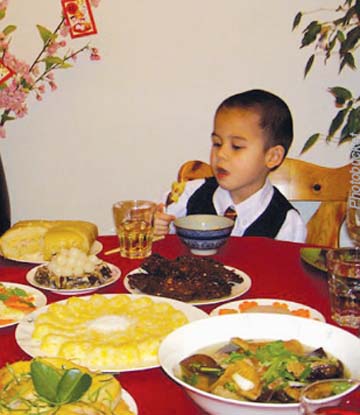 Đề phòng và xử trí ngộ độc thức ăn ở trẻ trong ngày Tết